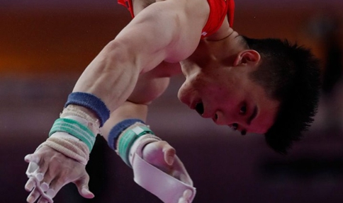 Top Chinese gymnasts work on individual movements in winter training